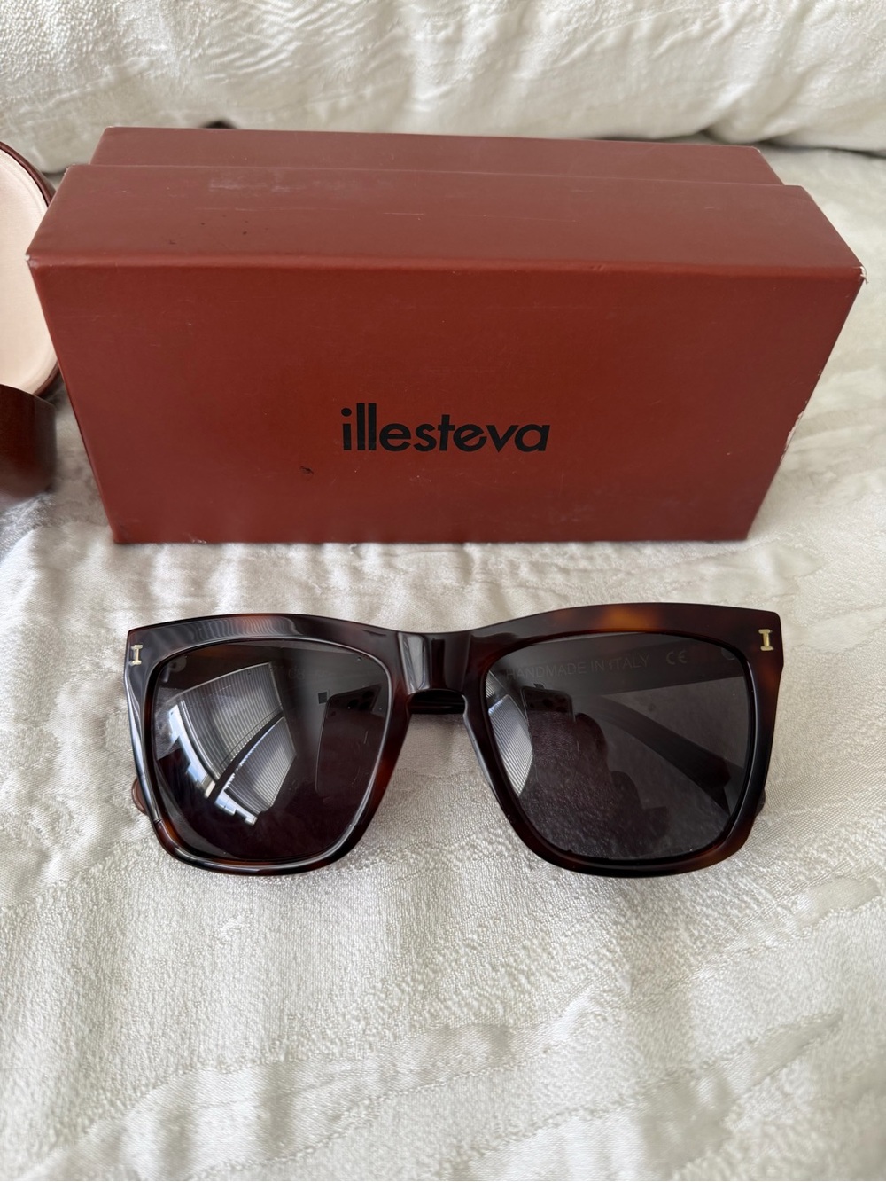 illesteva Women’s Tortoiseshell Sunglasses - Dark Brown Lenses authentic